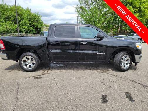 Diamond Black Crystal Pearlcoat 2023 RAM 1500 Big Horn/Lone Star