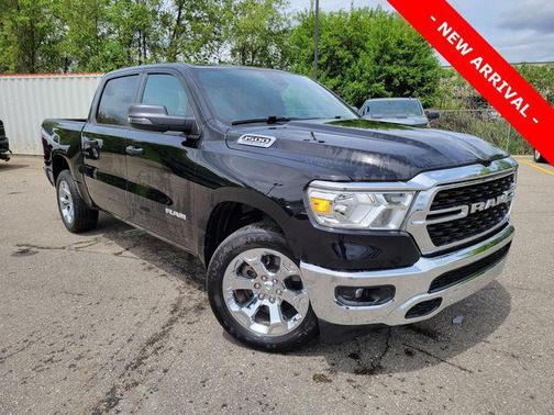 Diamond Black Crystal Pearlcoat 2023 RAM 1500 Big Horn/Lone Star