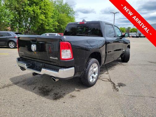 Diamond Black Crystal Pearlcoat 2023 RAM 1500 Big Horn/Lone Star