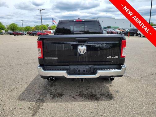Diamond Black Crystal Pearlcoat 2023 RAM 1500 Big Horn/Lone Star