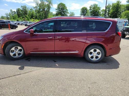 Velvet Red Pearlcoat 2017 Chrysler Pacifica Touring-L