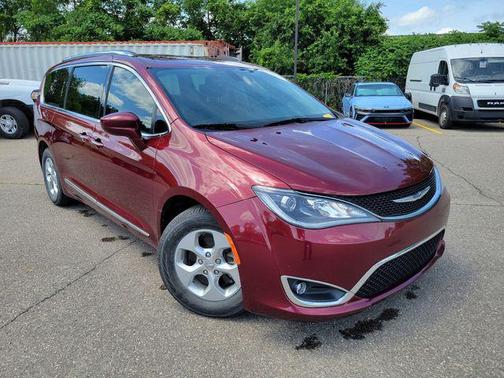 Velvet Red Pearlcoat 2017 Chrysler Pacifica Touring-L