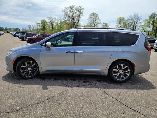 Billet Silver Metallic Clearcoat 2019 Chrysler Pacifica Limited