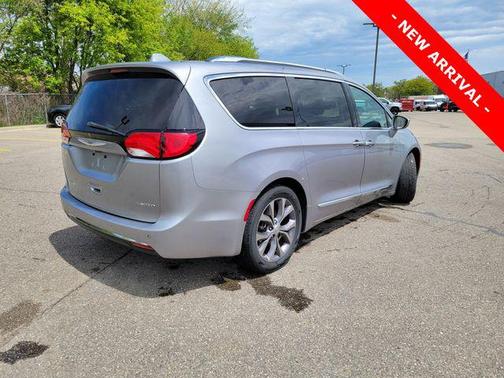 Billet Silver Metallic Clearcoat 2019 Chrysler Pacifica Limited
