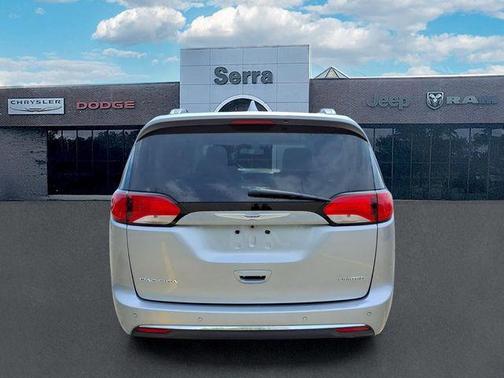 Billet Silver Metallic Clearcoat 2019 Chrysler Pacifica Limited