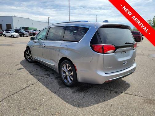 Billet Silver Metallic Clearcoat 2019 Chrysler Pacifica Limited
