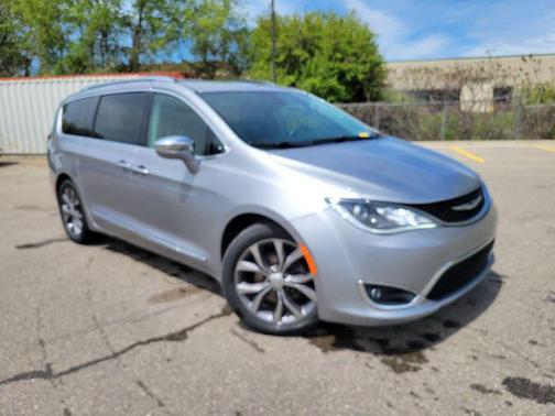 Billet Silver Metallic Clearcoat 2019 Chrysler Pacifica Limited