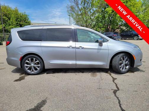 Billet Silver Metallic Clearcoat 2019 Chrysler Pacifica Limited