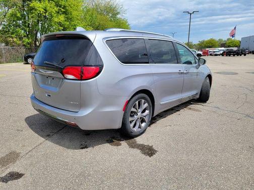 Billet Silver Metallic Clearcoat 2019 Chrysler Pacifica Limited