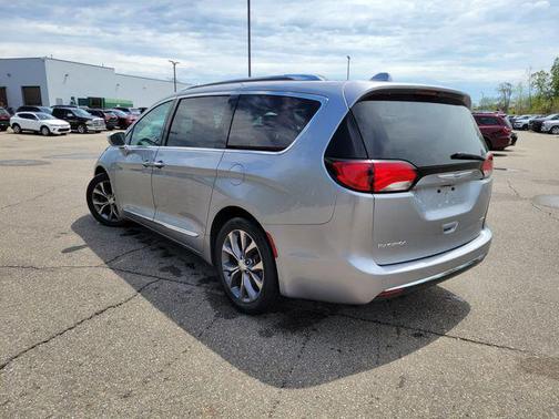 Billet Silver Metallic Clearcoat 2019 Chrysler Pacifica Limited