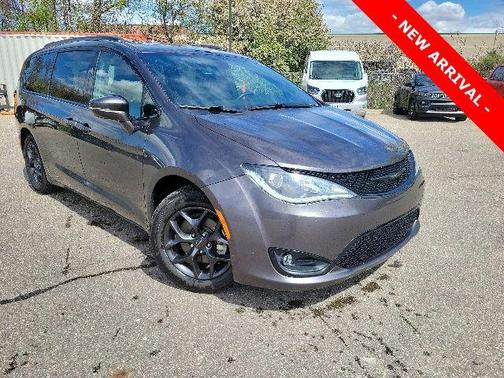 Granite Crystal Metallic Clearcoat 2020 Chrysler Pacifica Limited
