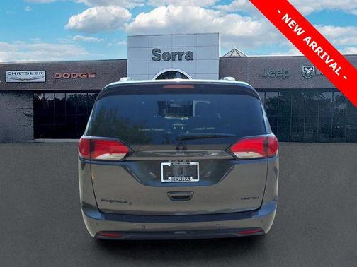 Granite Crystal Metallic Clearcoat 2020 Chrysler Pacifica Limited