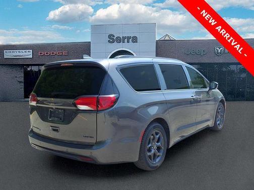 Granite Crystal Metallic Clearcoat 2020 Chrysler Pacifica Limited