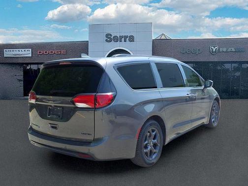 Granite Crystal Metallic Clearcoat 2020 Chrysler Pacifica Limited