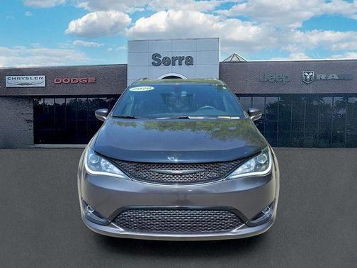 Granite Crystal Metallic Clearcoat 2020 Chrysler Pacifica Limited
