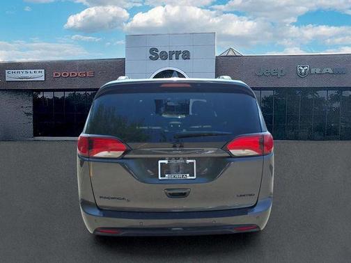 Granite Crystal Metallic Clearcoat 2020 Chrysler Pacifica Limited