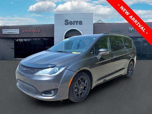 Granite Crystal Metallic Clearcoat 2020 Chrysler Pacifica Limited