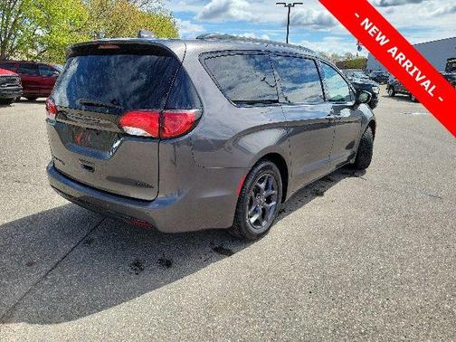 Granite Crystal Metallic Clearcoat 2020 Chrysler Pacifica Limited