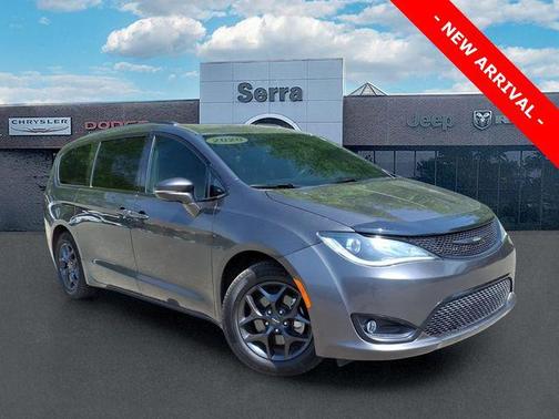 Granite Crystal Metallic Clearcoat 2020 Chrysler Pacifica Limited