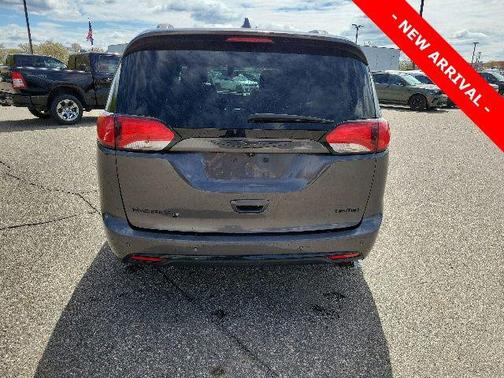 Granite Crystal Metallic Clearcoat 2020 Chrysler Pacifica Limited