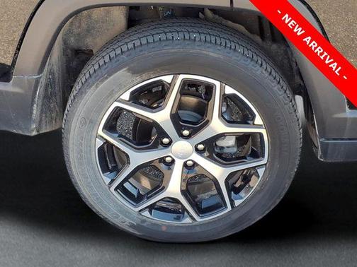 Diamond Black Crystal Pearlcoat 2024 Jeep Compass Limited