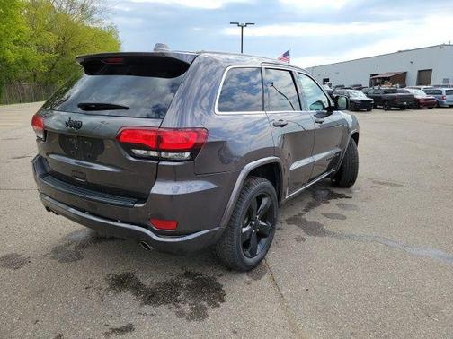 Granite Crystal Metallic Clearcoat 2015 Jeep Grand Cherokee Altitude