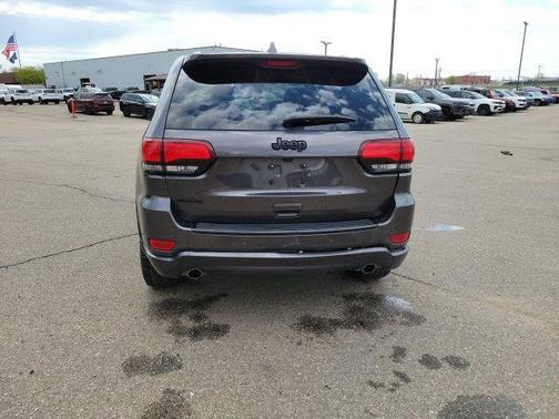 Granite Crystal Metallic Clearcoat 2015 Jeep Grand Cherokee Altitude