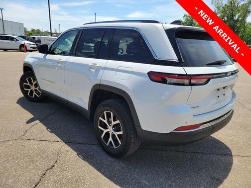 Bright White Clearcoat 2023 Jeep Grand Cherokee Limited