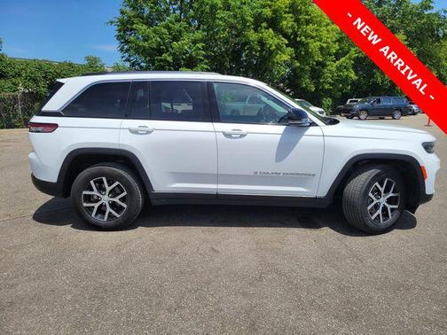 Bright White Clearcoat 2023 Jeep Grand Cherokee Limited