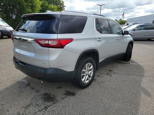 Silver Ice Metallic 2018 Chevrolet Traverse LT Cloth