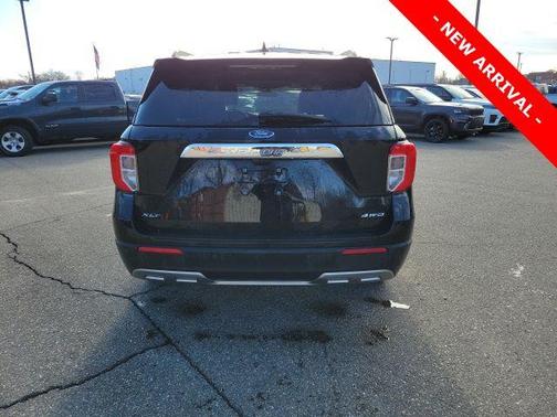 Agate Black Metallic 2023 Ford Explorer XLT