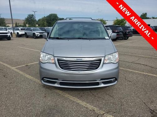 2016 Chrysler Town & Country Touring