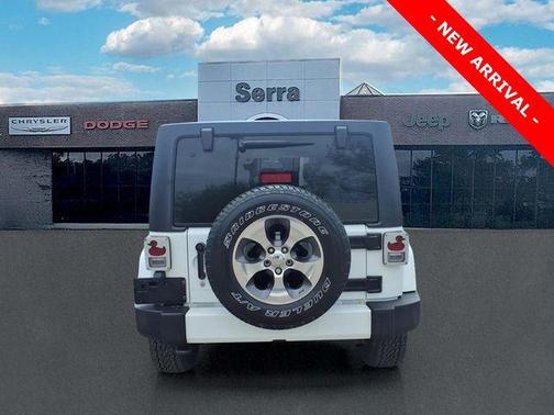 Bright White Clearcoat 2016 Jeep Wrangler Unlimited Sahara