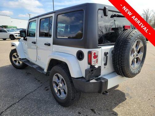 Bright White Clearcoat 2016 Jeep Wrangler Unlimited Sahara