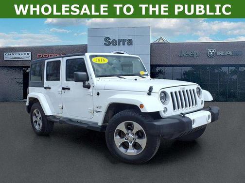 Bright White Clearcoat 2016 Jeep Wrangler Unlimited Sahara