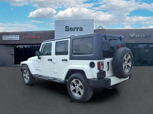 Bright White Clearcoat 2016 Jeep Wrangler Unlimited Sahara