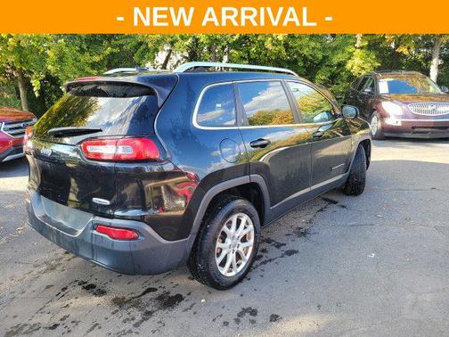 Brilliant Black Crystal Pearlcoat 2015 Jeep Cherokee Latitude