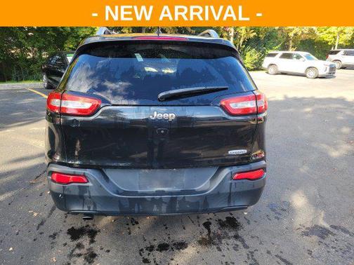 Brilliant Black Crystal Pearlcoat 2015 Jeep Cherokee Latitude