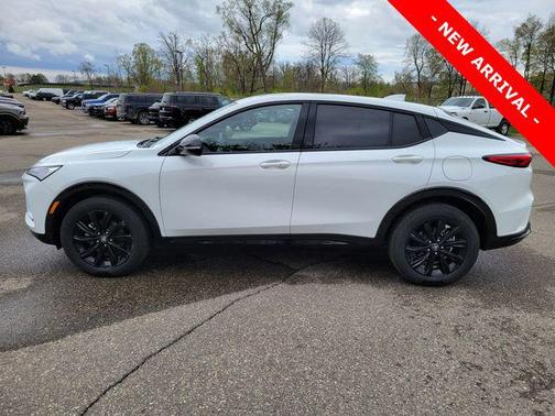 Summit White 2024 Buick Envista Sport Touring FWD