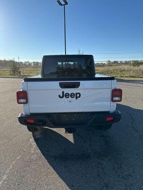 2022 Jeep Gladiator Altitude 4x4
