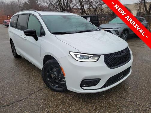 2024 Chrysler Pacifica Hybrid Premium S Appearance Pkg