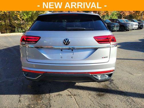 Silver Metallic 2020 Volkswagen Atlas Cross Sport 2.0T SE