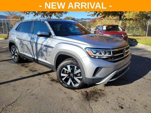 Silver Metallic 2020 Volkswagen Atlas Cross Sport 2.0T SE