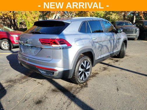 Silver Metallic 2020 Volkswagen Atlas Cross Sport 2.0T SE