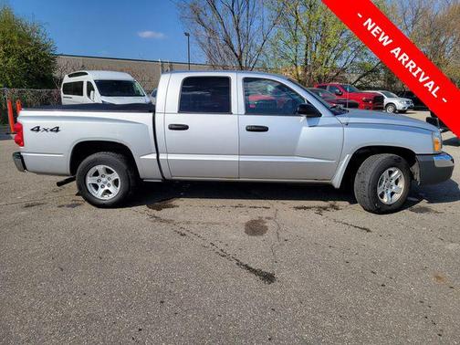 Bright Silver Metallic 2005 Dodge Dakota SLT Quad Cab