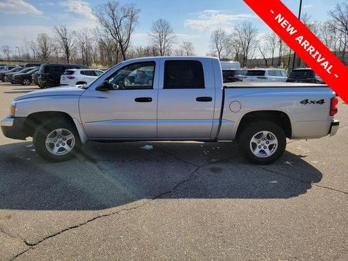 Bright Silver Metallic 2005 Dodge Dakota SLT Quad Cab