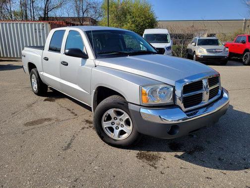 Bright Silver Metallic 2005 Dodge Dakota SLT Quad Cab