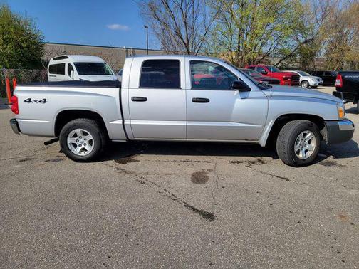 Bright Silver Metallic 2005 Dodge Dakota SLT Quad Cab