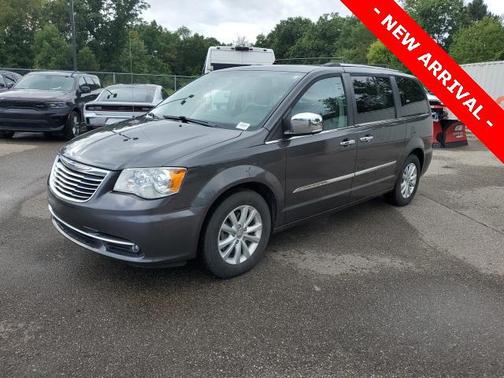 2016 Chrysler Town & Country Limited Platinum