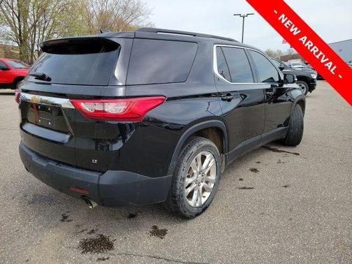 Mosaic Black Metallic 2019 Chevrolet Traverse LT Cloth